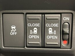 【両側パワースライドドア】スマートキーや運転席のスイッチで後席両側スライドドアの開閉が可能♪電動だから力を入れてドアを開ける必要が無く、小さなお子様でも簡単に開け閉めでき快適です♪