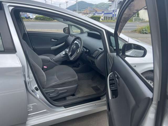 運転席シート廻りは使用感も少なく、良好な状態となっています。丁寧に使われていたことがよくわかりますね。