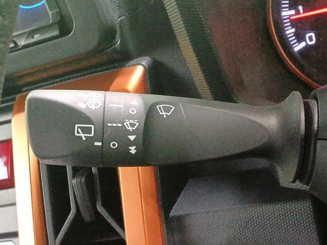 WECARSの展示場では実際に見て、触ってお車をお選びいただけます！知識の豊富な営業スタッフが様々なカーライフをご提案いたします！