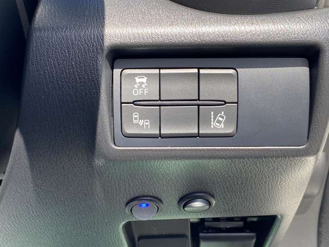 全国対応可能な12カ月保証付きとなります。【全国正規ディーラーでの修理　修理限度額無し　修理限度回数無し　走行距離無制限　ロードサービス付帯　】詳細はスタッフまでお気軽にお問い合わせくださいませ。