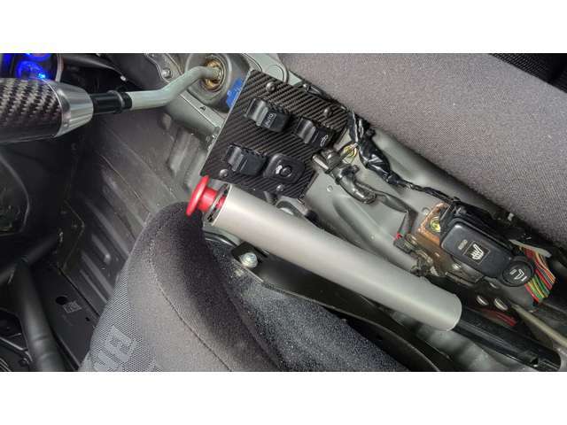 パワーウィンド操作部。　運転席のみシートヒーター付いてます