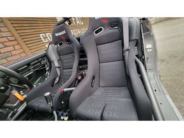 BRIDEフルバケVIOSIII運転席助手席