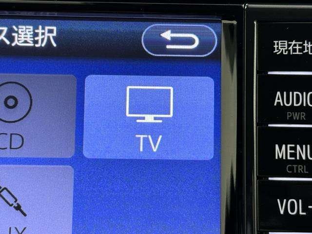 TVが見れるチューナーを装備しています。　新しい車でも付いていないことで、TVが見れない事も多々あるので要チェックです。