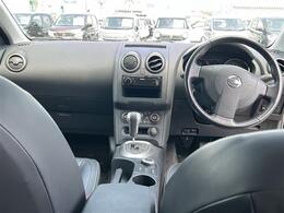 インパネ周りの画像です。店舗にて現車の確認もいただけますので、お電話で在庫のご確認の上是非ご来店くださいませ！！！ワクワクするクルマ選びをご提案します！