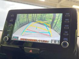 【バックカメラ】駐車時に後方がリアルタイム映像で確認できます。大型商業施設や立体駐車場での駐車時や、夜間のバック時に大活躍！運転スキルに関わらず、今や必須となった装備のひとつです！