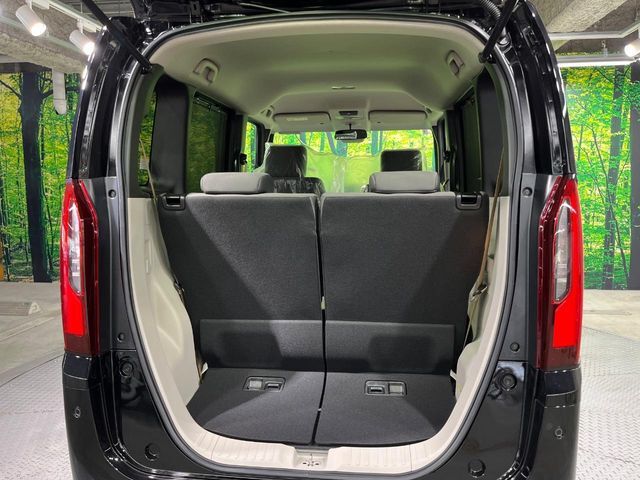 普段のお買い物や通勤、送迎等に十分な荷室スペースを確保しております。セカンドシートを倒すと、大きな荷物の積載も可能です♪