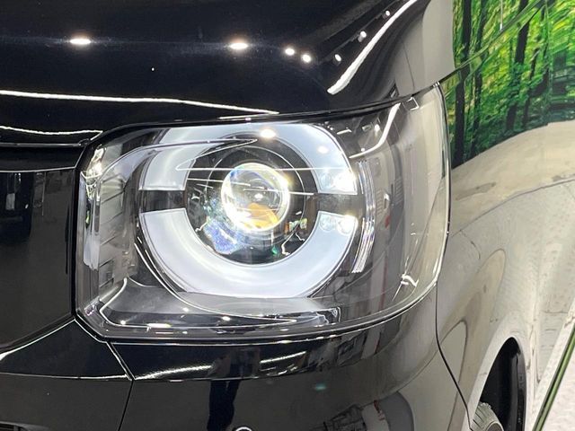 【LEDヘッドライト】悪天候や夜間走行時も良好な視界を確保し安心して運転できる高輝度LEDヘッドライトを装備！点灯速度が早く、消費電力も抑えられています。