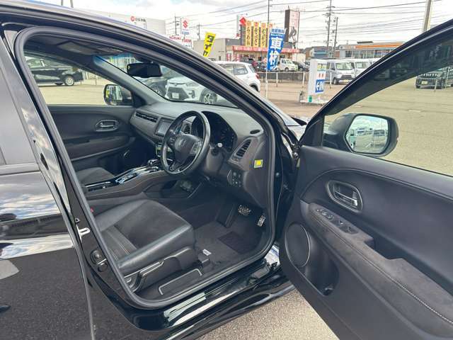 弊社ではお問合せでの遠方販売に自信があります。店頭でのご納車であれば、お車を持込まずに名義変更等のお手続きが出来ますので、ご近所の販売会社で購入する場合とあまり変わらぬ諸経費にてご購入可能です♪