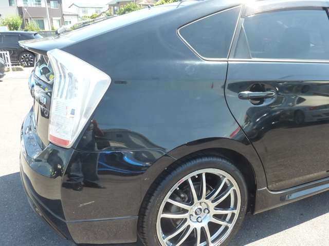 当社はあいおいニッセイ同和損保の代理店です。　もしもの時のレッカー500kmなどサービスがあるので遠方での事故や故障でも安心です。　車の買い替えに合わせて保険会社の切り替えもお気軽にご相談ください。
