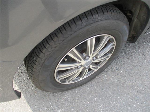 タイヤの山はバッチリこの通り！
