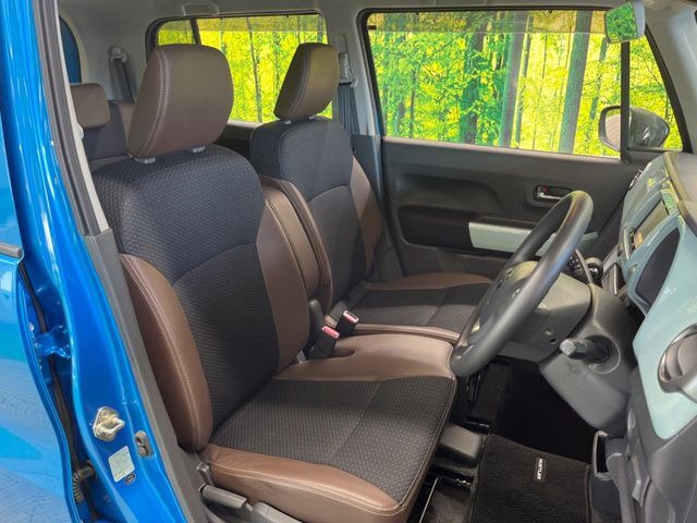 運転席シート廻りは使用感も少なく、良好な状態となっています。丁寧に使われていたことがよくわかりますね。