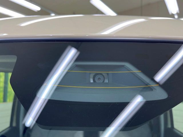 【スズキ　セーフティサポート】走行中に前方の車両等を認識し、衝突しそうな時は警報とブレーキで衝突回避と被害軽減をアシスト。より安全にドライブをお楽しみいただけます。