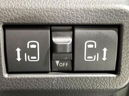 【両側パワースライドドア】スマートキーや運転席のスイッチで後席両側スライドドアの開閉が可能♪電動だから力を入れてドアを開ける必要が無く、小さなお子様でも簡単に開け閉めでき快適です♪