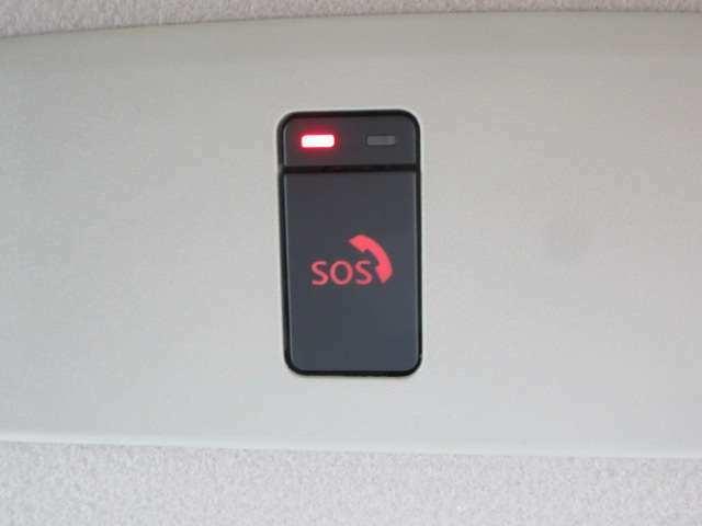 【SOSコール】急病時や危険を感じた時には、SOSコールスイッチを押してください。万が一の事故発生時には、エアバッグ展開と連動し自動通報されます。