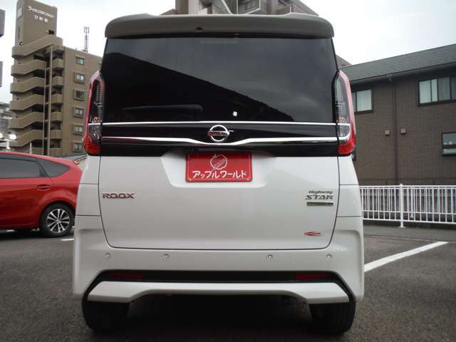 雨の日でもお車見れますのでご来店お待ちしております。