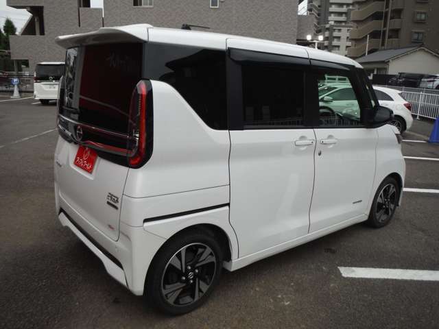 自社板金工場もございますのでお値打ちに修理しております。