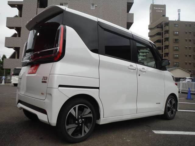 自社板金工場もございますのでお値打ちに修理しております。
