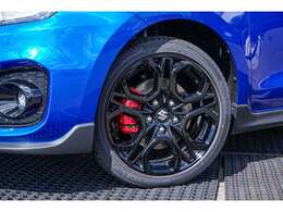 前後キャリパーを赤で塗装済み！ブラックのホイールに映えます♪♪