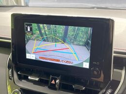 【バックカメラ】駐車時に後方がリアルタイム映像で確認できます。大型商業施設や立体駐車場での駐車時や、夜間のバック時に大活躍！運転スキルに関わらず、今や必須となった装備のひとつです！