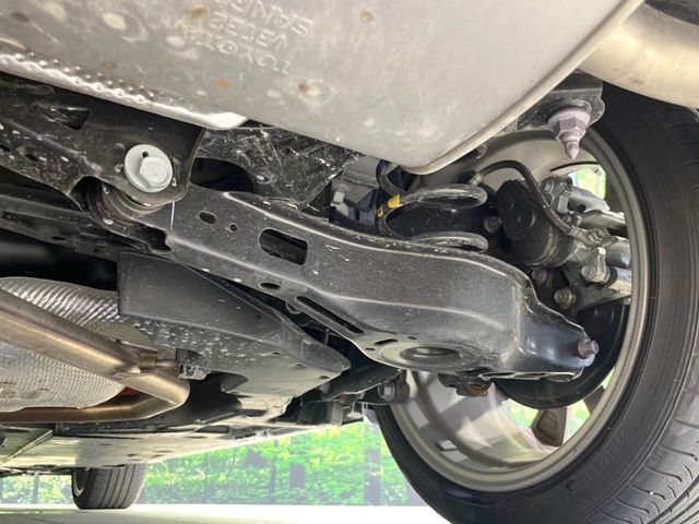 お車を安心してお乗りいただく為には、足回りの定期点検が欠かせません。サービスサポート（有償保証）では無料点検もご提供しており、安心のカーライフをお過ごしいただけるサポート体制が整っています。