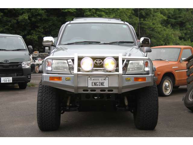 2003年モデルのトヨタ ハイラックススポーツピックアップ ワイドボディ 4WD モデルの入庫でございます。