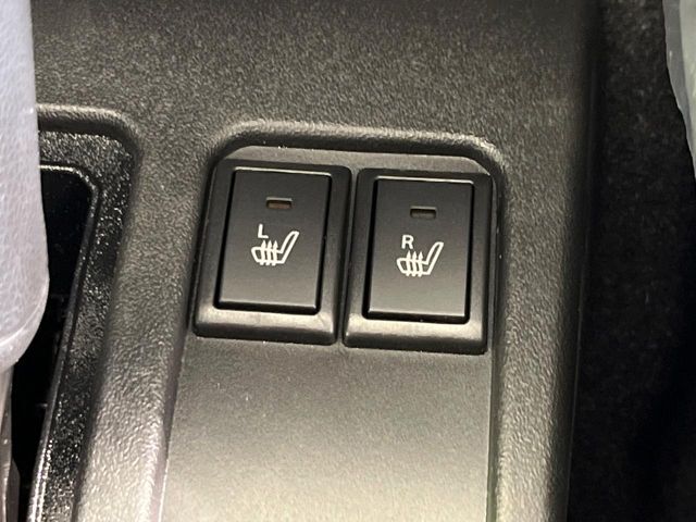 【シートヒーター】寒い日に重宝するシートヒーター！エアコンより早く温まってくれるので寒がりの人も安心ですね♪エアコンの温風は乾燥するから苦手、という方にもをおすすめです。