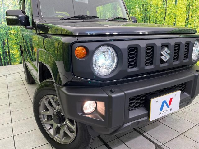 【LEDヘッドライト】悪天候や夜間走行時も良好な視界を確保し安心して運転できる高輝度LEDヘッドライトを装備！点灯速度が早く、消費電力も抑えられています。