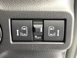 【両側パワースライドドア】スマートキーや運転席のスイッチで後席両側スライドドアの開閉が可能♪電動だから力を入れてドアを開ける必要が無く、小さなお子様でも簡単に開け閉めでき快適です♪