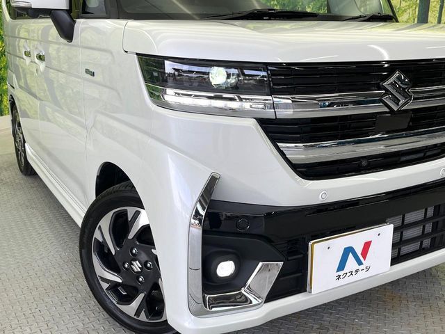 【LEDヘッドライト】悪天候や夜間走行時も良好な視界を確保し安心して運転できる高輝度LEDヘッドライトを装備！点灯速度が早く、消費電力も抑えられています。