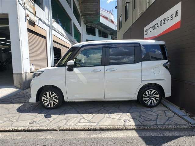 4WDシステムを搭載。オフロードや雪道などの滑りやすい路面でも安心して走行できます。