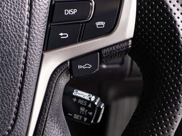 レーダークルーズコントロール　　ミリ波レーダーと単眼カメラで先行車を認識し、車速に応じた車間距離を保ちながら追従走行を支援します。