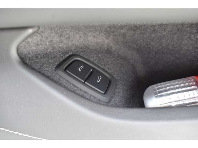 下取りについて。輸入車・国産問わず、全メーカーの査定・下取りを承ります。年式、走行距離、状態等を考慮し、査定価格をご提示いたします。遠方等でご来店が難しい場合は、お近くの買取店への売却をご検討ください