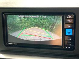 【バックカメラ】駐車時に後方がリアルタイム映像で確認できます。大型商業施設や立体駐車場での駐車時や、夜間のバック時に大活躍！運転スキルに関わらず、今や必須となった装備のひとつです！