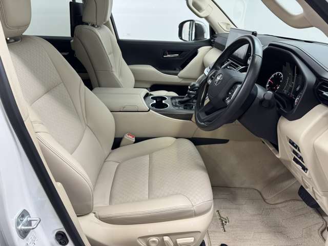 【品質保証】弊社では、査定時および入庫時に修復歴の有無を厳重にチェックしております。また、第三者機関(カーセンサー認定会社AIS)により、一台一台実車を検査し、ダブルチェック体制をとっております。