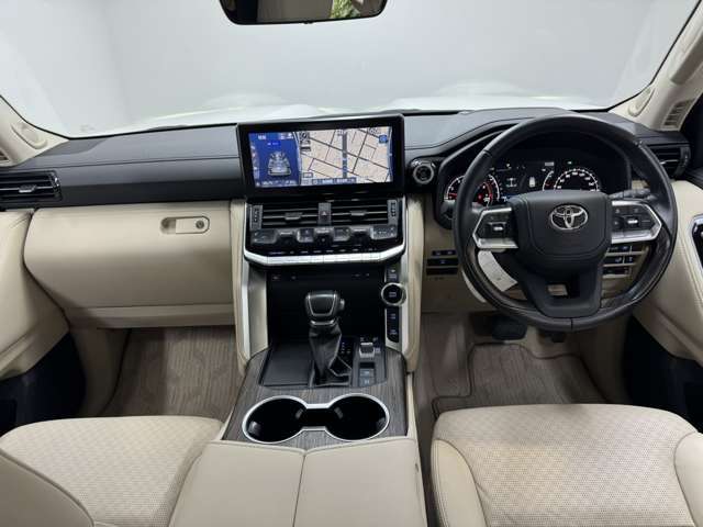 【品質保証】弊社では、査定時および入庫時に修復歴の有無を厳重にチェックしております。また、第三者機関(カーセンサー認定会社AIS)により、一台一台実車を検査し、ダブルチェック体制をとっております。