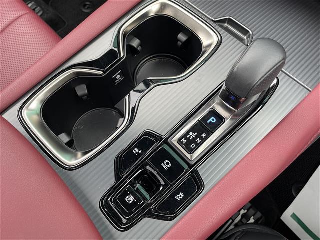 店頭在庫以外にも全国約4万台※の在庫から、ぴったりな1台をご提案します！※2023年10月現在の在庫台数です。売約済の可能性があります。