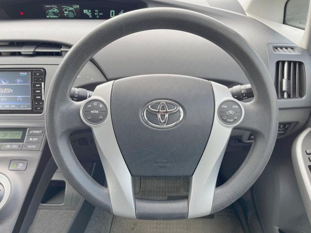 ステアリングも使用感が少なく、きれいな状態となっております♪