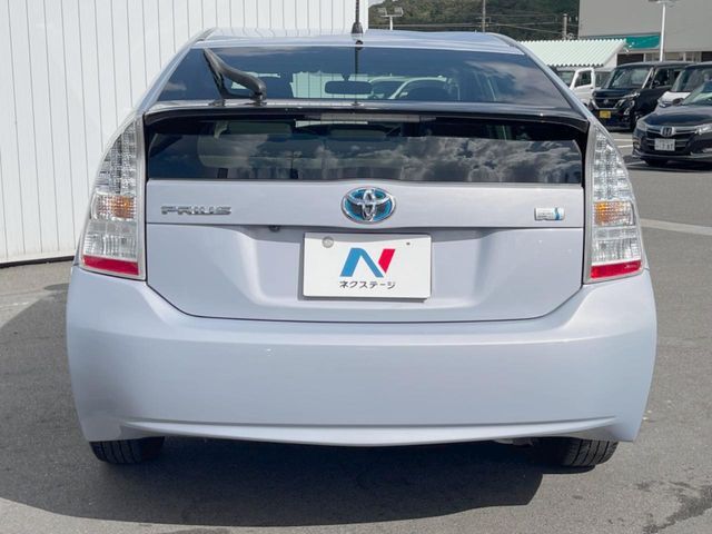 安心の最長10年・走行無制限保証（有償）をご用意。保証内容も充実はもちろん、無料点検＆オイル交換や、年中無休の全国・24時間ロードサービスも付帯されておりますのでご安心下さい。