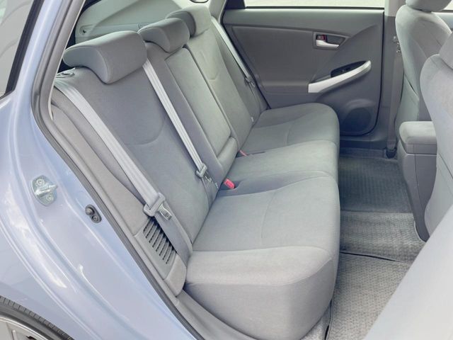 後部座席も気になるようなキズ・汚れやへたり等、大きなダメージはなく、良好な状態です。