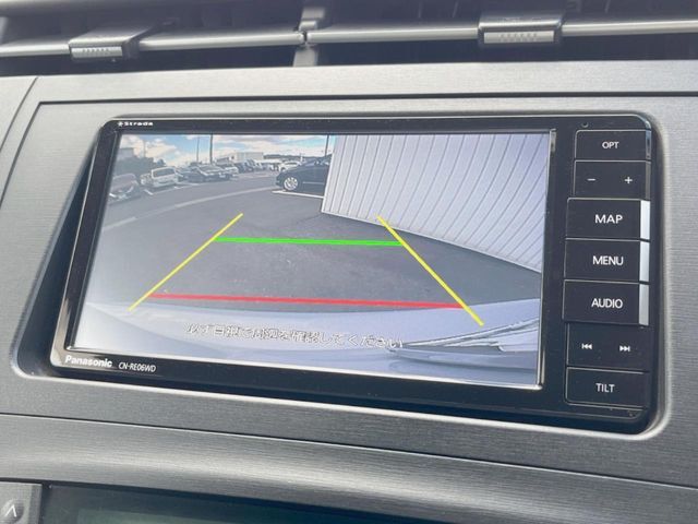 【バックカメラ】駐車時に後方がリアルタイム映像で確認できます。大型商業施設や立体駐車場での駐車時や、夜間のバック時に大活躍！運転スキルに関わらず、今や必須となった装備のひとつです！