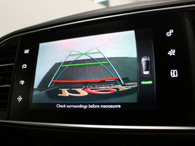 純正ナビ　フルセグ　Bluetooth　Bカメラ　ETC　スマートキー　LEDライト　オートライト　オートエアコン　クルーズコントロール　ブラインドスポットモニター　パークアシスト　パドルシフト