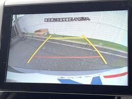 【バックカメラ】駐車時に後方がリアルタイム映像で確認できます。大型商業施設や立体駐車場での駐車時や、夜間のバック時に大活躍！運転スキルに関わらず、今や必須となった装備のひとつです！