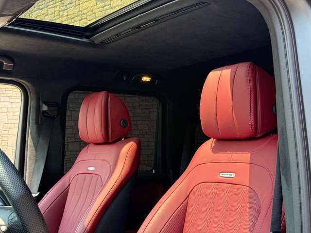 マルチビームLEDヘッドライト　360°カメラ　レーダーセーフティ　レッドキャリパー　サンルーフ　アンビエントライト　AppleCarPlay　前後ドラレコ