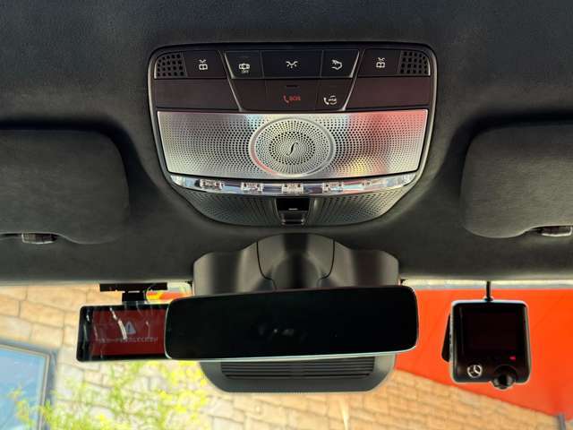 マルチビームLEDヘッドライト　360°カメラ　レーダーセーフティ　レッドキャリパー　サンルーフ　アンビエントライト　AppleCarPlay　前後ドラレコ