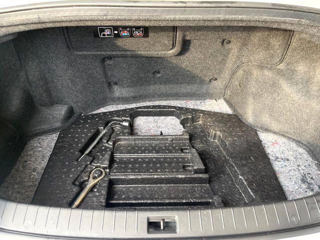 普段のお買い物や通勤、送迎等に十分な荷室スペースを確保しております。