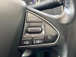 【クルーズコントロール】高速道路もラクラク走行。アクセルを離しても一定速度で走行ができ、長距離運転時の負担を軽減！加速・減速も簡単なスイッチ操作で調整できます。