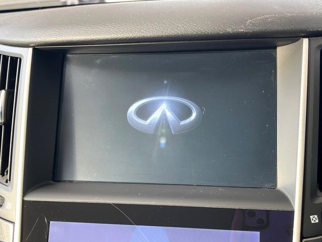 【メーカー純正ナビ】インテリアに溶け込むスタイリッシュな「専用設計」メーカーナビを装備♪視認性や操作性など基本性能にも優れ、より上質なカーライフをお楽しみいただけます。
