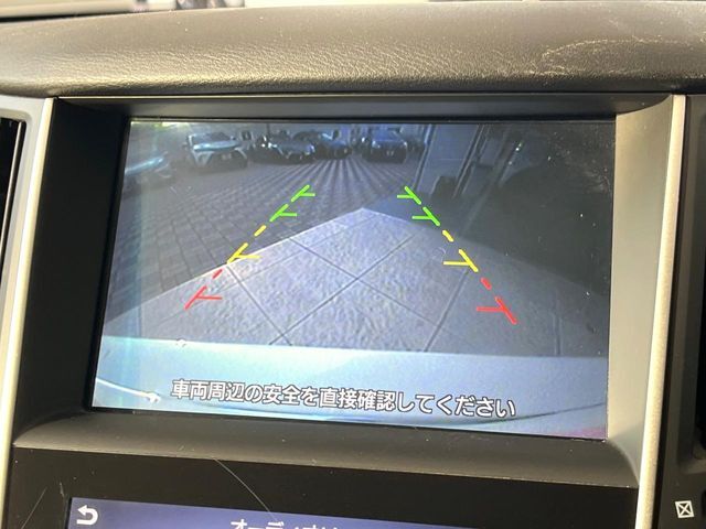 【バックカメラ】駐車時に後方がリアルタイム映像で確認できます。大型商業施設や立体駐車場での駐車時や、夜間のバック時に大活躍！運転スキルに関わらず、今や必須となった装備のひとつです！