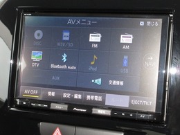 ナビゲーションはパイオニア8インチメモリーナビ（AVIC-RLS901）を装着しております。AM、FM、CD、DVD再生、Bluetooth、音楽録音再生、フルセグTVがご使用いただけます。