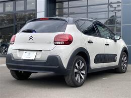 当社の納車前点検・サービスの内容は、車検点検・法定12ヶ月定期点検・油脂類の点検及び交換・バッテリーの点検及び交換等を行い、良好な状態にてご納車させていただきます。
